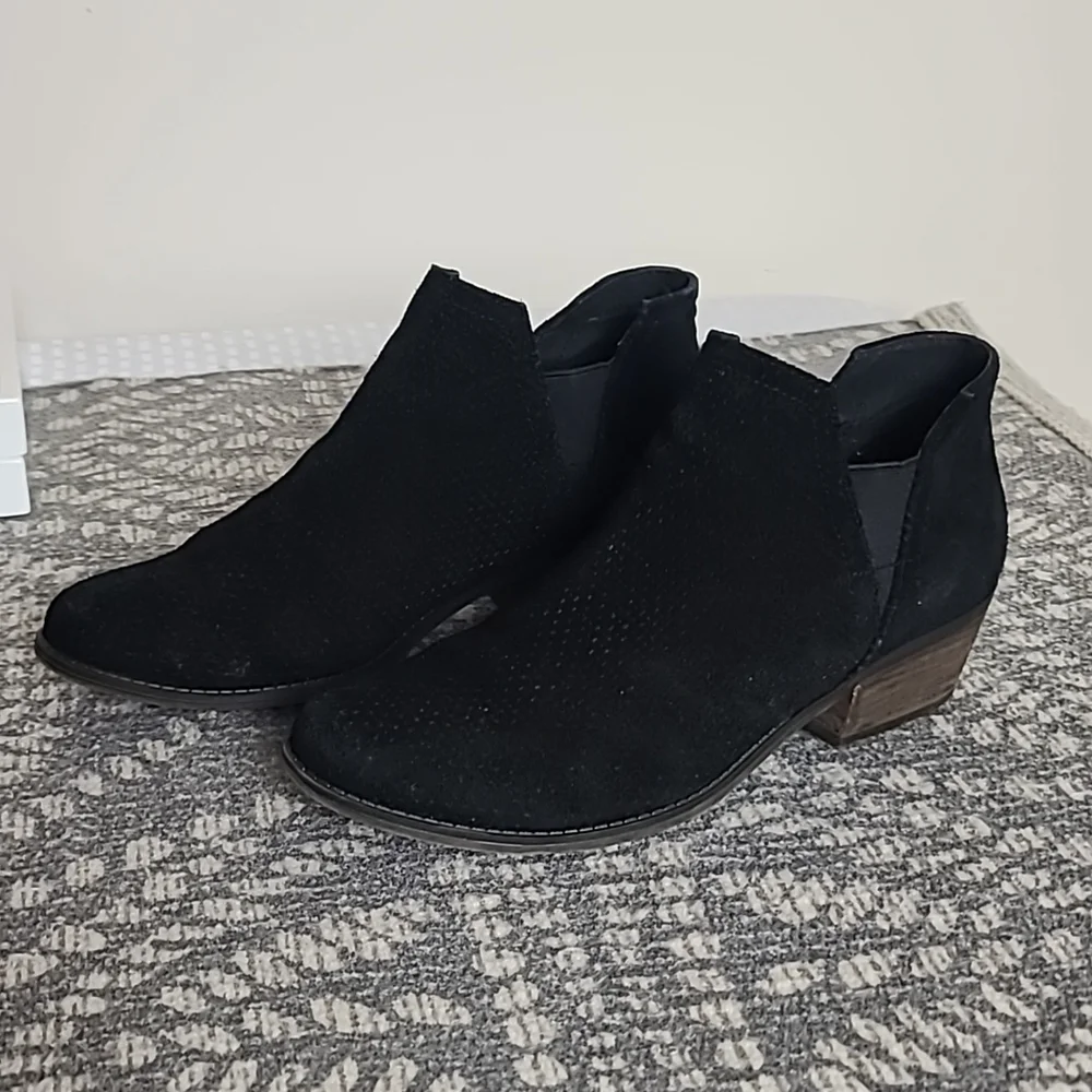 Crown Vintage black leather booties